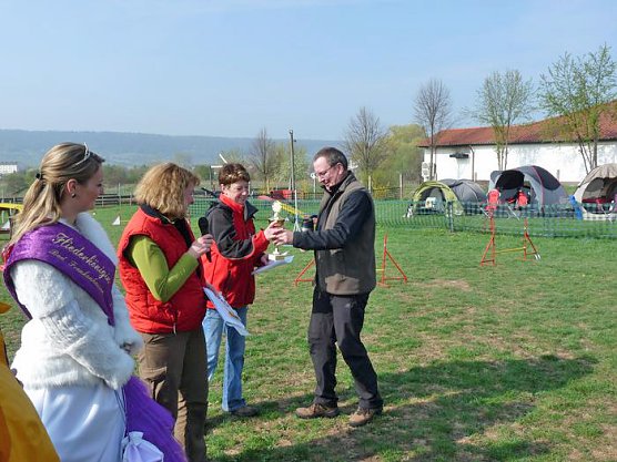 Agility-Funturnier (Foto: Karl-Heinz Herrmann) Agility-Funturnier (Foto: Karl-Heinz Herrmann)