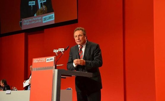 Ernst bei seiner Rede (Foto: nnz)
