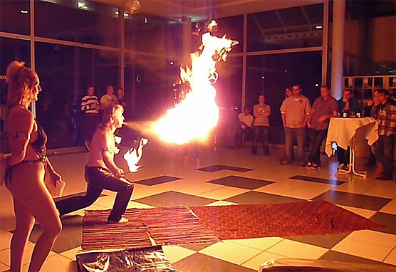 Manege frei (Foto: Karl-Heinz Herrmann) Manege frei (Foto: Karl-Heinz Herrmann)