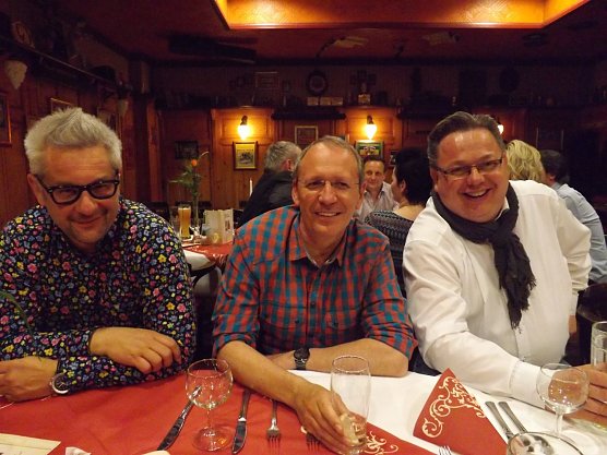 Jens Laa&szlig; und Maik Scholkowskiy (v. l.) von der ARGE M&uuml;hlh&auml;user Pflaumenbl&uuml;te und Sponsor Axel Mosig beim Dankesch&ouml;nabend im Vorfeld des Festes. (Foto: Foto: Mix)