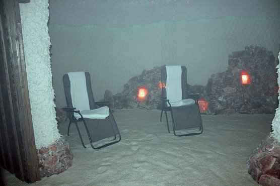 Die besondere Totes-Meer-Salzgrotte (Foto: Karl-Heinz Herrmann)