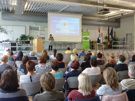 Die Erzieher und Erzieherinnen und anwesende Schulleiter bzw. Lehrer konnten in der Gespr&auml;chsrunde ihre Sorgen und Probleme ansprechen.  (Foto: Foto: Landratsamt)