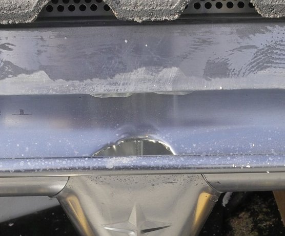 Dachrinnen sind nicht nur unverzichtbar, sie k&ouml;nnen auch zum Gestaltungselement des Daches werden (Foto: HF Redaktion)