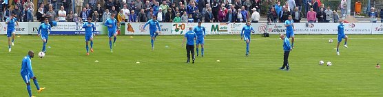 Wacker beim Aufw&auml;rmen (Foto: nnz)