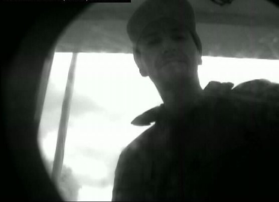 Wer kennt diesen Mann (Foto: Polizei)