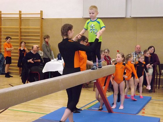 An verschiedenen Übungstationen zeigten die jungen Sportler was sie gelernt haben. (Foto: mix) An verschiedenen Übungstationen zeigten die jungen Sportler was sie gelernt haben. (Foto: mix)