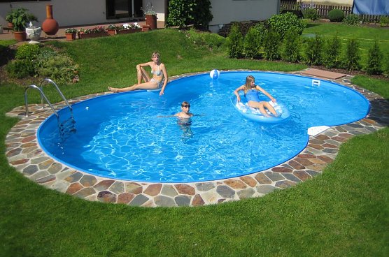 Planschen im eigenen Garten - der Pool machts m&ouml;glich (Foto: future-pool.de)