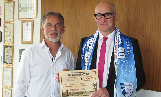 Scheck &uuml;bergeben: Zanker, Fick (Foto: Pressestelle UHK)
