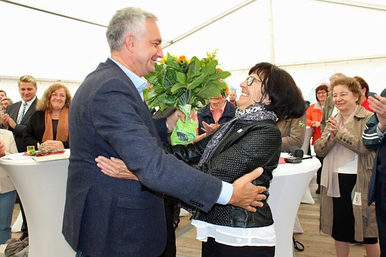 Mit Festakt schiefer Turm als gerettet gefeiert (Foto: Karl-Heinz Herrmann)