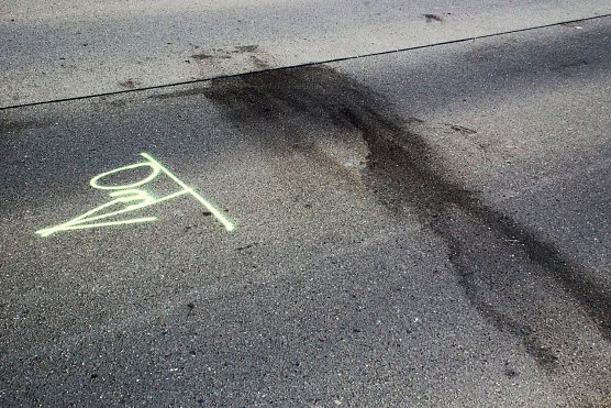 Hier verblutete die 30-j&auml;hrige Mutter eines kleinen M&auml;dchens in der Nacht zum Donnerstag. (Foto: Jochen Miche)