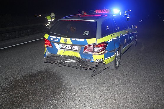 Trotz Blaulicht - Autobahnpolizei wurde in Unfall verwickelt (Foto: Autobahnpolizeiinspektion) Trotz Blaulicht - Autobahnpolizei wurde in Unfall verwickelt (Foto: Autobahnpolizeiinspektion)