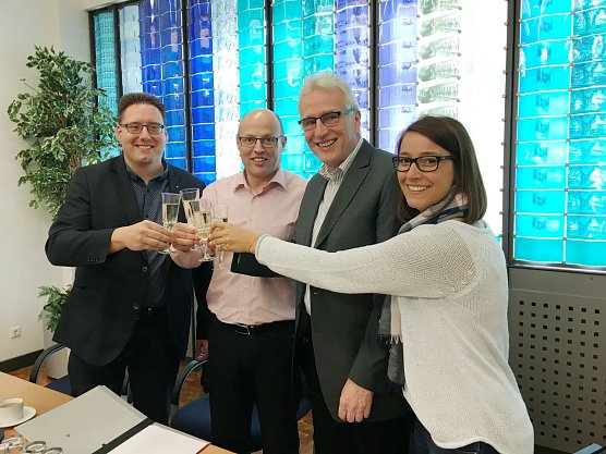 Nach Vertragsunterzeichnung (Foto: Natalie H&uuml;nger)