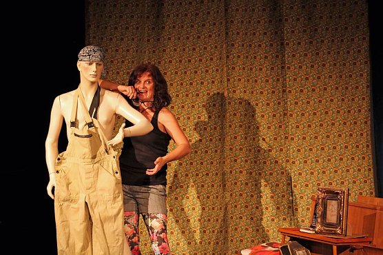 Diana Floetenmeyer in "Männer und andere Irrtümer" (Foto: 3K Theaterwerkstatt) Diana Floetenmeyer in "Männer und andere Irrtümer" (Foto: 3K Theaterwerkstatt)