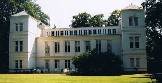Schloss in Tegel von der Hofseite her (Foto: Archiv Kneffel)