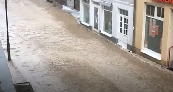 Aufr&auml;umarbeiten beginnen (Foto: Karl-Heinz Herrmann)