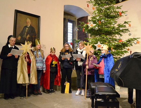 Sternsinger brachten Segen ins Mühlhäuser Rathaus (Foto: Stadtverwaltung Mühlhausen) Sternsinger brachten Segen ins Mühlhäuser Rathaus (Foto: Stadtverwaltung Mühlhausen)