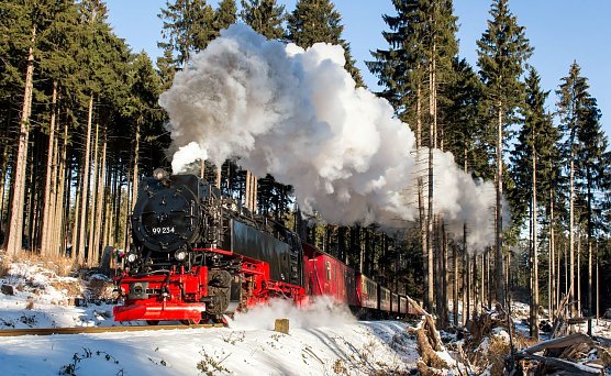 Die "Eislok" ist wieder unterwegs (Foto: HSB/Dirk Bahnsen)
