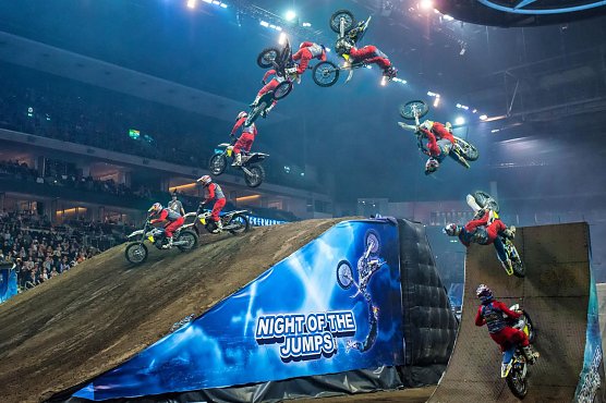 Double Backflip � Double Victory  (Foto: NIGHT of the JUMPs)