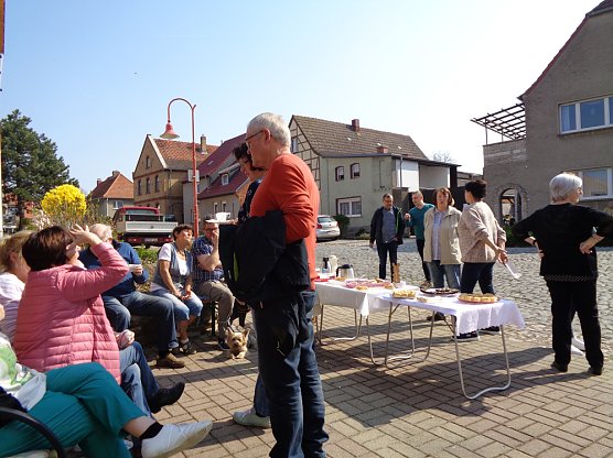 Größtes Osterei Thüringens steht wieder in Etzleben (Foto: Peter Keßler) Größtes Osterei Thüringens steht wieder in Etzleben (Foto: Peter Keßler)