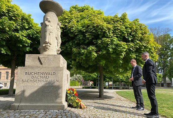 Kranzniederlegung Stadt M&uuml;hlhausen am Tag der Befreiung (Foto: Jana Gebicke (c) Stadtverwaltung)