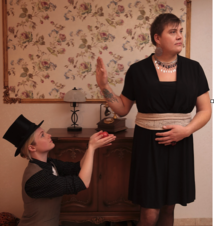 Pony und Kleid (Foto: Agentur)