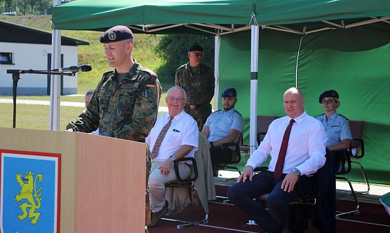 Bei Appell in Sondershausen Kommando &uuml;ber geben (Foto: Karl-Heinz Herrmann)