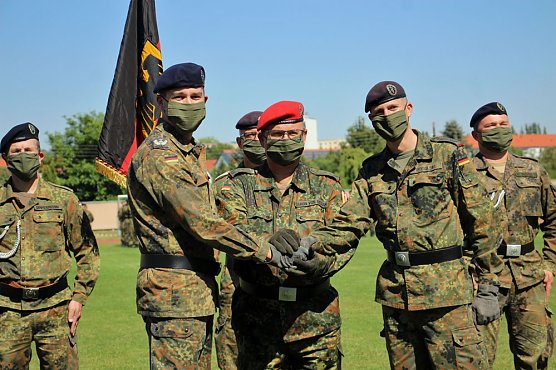 Bei Appell in Sondershausen Kommando &uuml;ber geben (Foto: Karl-Heinz Herrmann)