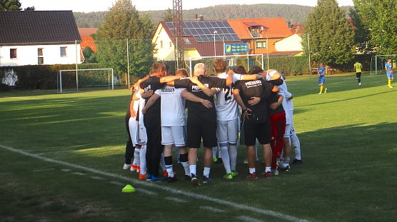Das Preu&szlig;en-Team schw&ouml;rt sich vor dem Spiel mein (Foto: M.Fromm)