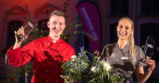 B&auml;ckermeister Paul S&uuml;pke und Kosmetikerin Charlotte Schmerbauch sind die amtierenden Gesichter des Handwerks der Handwerkskammer Erfurt. Jetzt werden ihre Nachfolger gesucht. (Foto: Michael Reichel/HWK Erfurt)