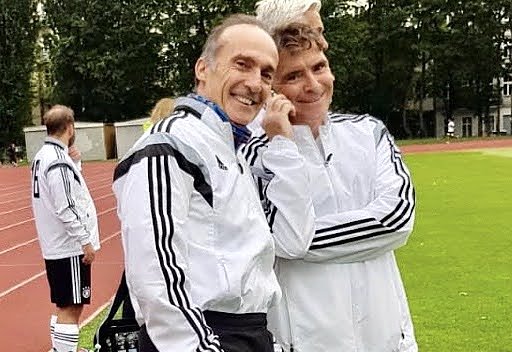 Vor dem Spiel gegen Team Eichsfeld am 8.9.2020: Kurth mit Turn-Weltmeister und MdB Eberhard Gienger. (Foto: P.Kurth)