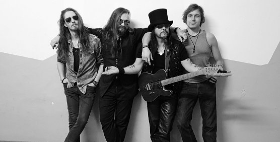 Jimmy G & Band heizen den Rockfans ordentlich ein (Foto: Agentur)