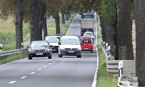 Im zweifel nie - riskante &Uuml;berholman&ouml;ver sorgten 2020 f&uuml;r 16.000 Verletzte und 277 Tote (Foto: DEKRA)