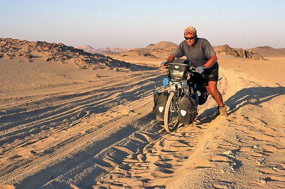 Mit dem Fahrrad durch Afrika (Foto: Thomas Meixner) Mit dem Fahrrad durch Afrika (Foto: Thomas Meixner)