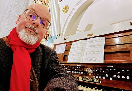 Christian Kropp an seiner Orgel in St. Petri (Foto: C.Kropp) Christian Kropp an seiner Orgel in St. Petri (Foto: C.Kropp)