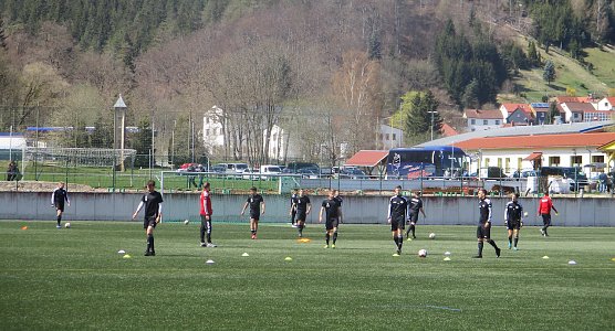 Bei der Erw&auml;rmung vor dem Spiel herrschte noch Hoffnung auf den achten Sieg in Folge (Foto: M.Fromm)