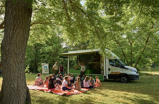 Seit Juni ist das "UrwaldMobil" unterwegs (Foto: Nationalpark-Verwaltung Hainich) Seit Juni ist das "UrwaldMobil" unterwegs (Foto: Nationalpark-Verwaltung Hainich)