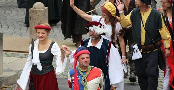 Einzug defr Honoratioren (Foto: Eva Maria Wiegand) Einzug defr Honoratioren (Foto: Eva Maria Wiegand)