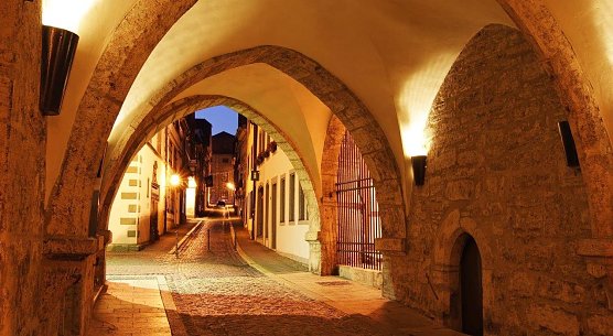 Ratsstrasse mit Torbogen (Foto: Tino Sieland)