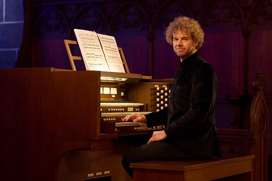 Stadtorganist Denny Ph. Wilke ist bei der letzten M&uuml;hlh&auml;user Mittagsmusik in diesem Jahr an der Interimsorgel zu erleben. (Foto: Stadtverwaltung M&uuml;hlhausen)