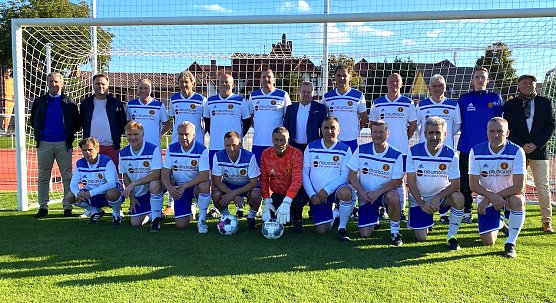 Die Auswahl der ehemaligen Ost-Stars mit Erfurter, Magedeburgern, Cottbussern und vielen anderen  (Foto: oas)