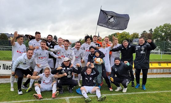 Jetzt jubeln die Preu&szlig;en auch ausw&auml;rts ausgelassen  (Foto: M.Fromm)
