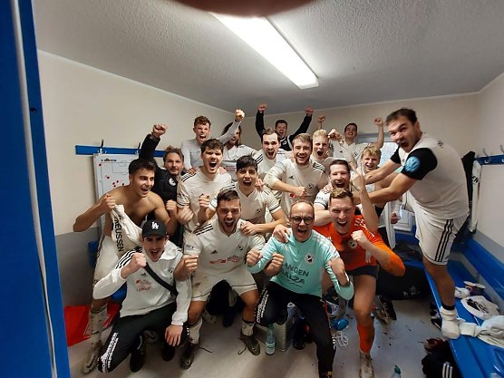 Wollen auch am Samstag so in der Kabine jubeln: Die Spieler des FSV Preu&szlig;en (Foto: M.Fromm)