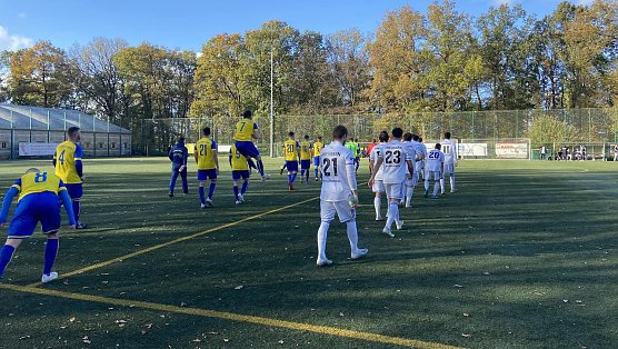 Dercv Einmarsch der Gladiatoren auf dem Kunstrasenplatz zu Eisenberg (Foto: FSV Preußen) Dercv Einmarsch der Gladiatoren auf dem Kunstrasenplatz zu Eisenberg (Foto: FSV Preußen)