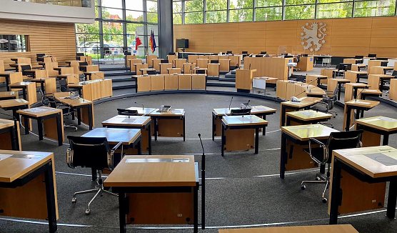 Hier, im Th&uuml;ringer Landtag, wurde heute ein Antrag zur Aufrechterhaltung der korrekten Schreibweise in Beh&ouml;rden und Schulen verabschiedet.  (Foto: nnz-Archiv)