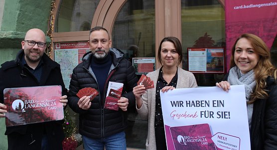 Martin Braun, Matthias Reinz, Astrid Lehmann und Sandra Czerniak (v.l.n.r.) pr&auml;sentieren die Bad Langensalza CARD (Foto: oas)