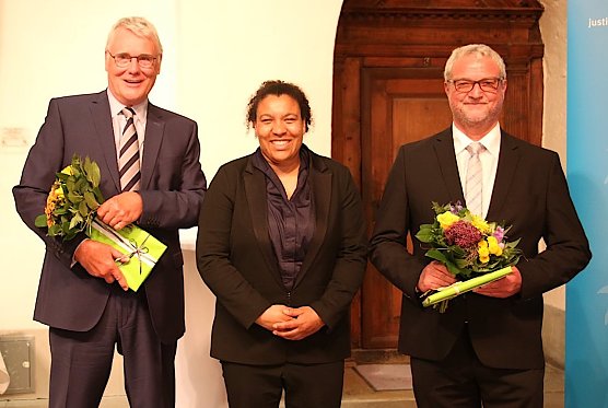 (von links): Henning Horstmeier, Ministerin Doreen Denst&auml;dt und Matthias H&auml;cker-Rei&szlig;   (Foto: &copy; TMMJV )