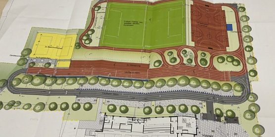 Baupl&auml;ne f&uuml;r die Au&szlig;enanlage der Salza-Halle (Foto: Landratsamt)