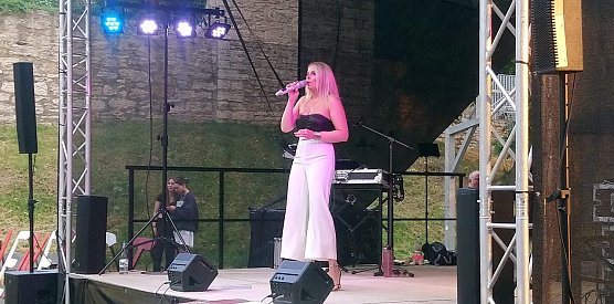 Ausgelassene Stimmung bei bester Schlagermusik gestern Abend auf dem Brunnenfst (Foto: M.Fromm)