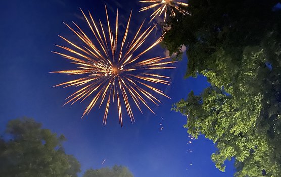 Feuerwerk zum Brunnenfest (Foto: os) Feuerwerk zum Brunnenfest (Foto: os)