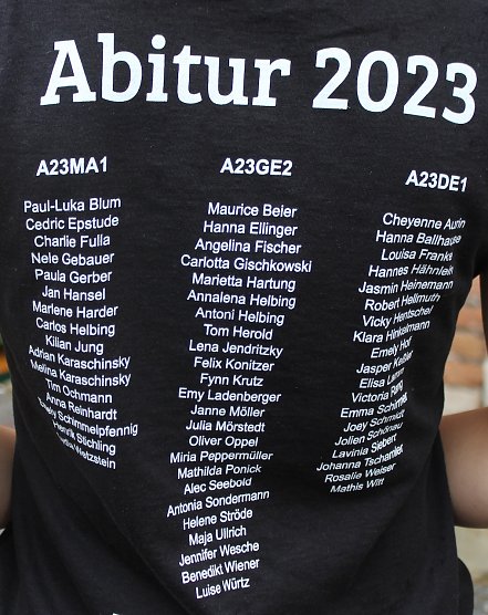 Diese Sch&uuml;lerinnen und Sch&uuml;ler des Salza Gymnasiums in Bad Langensalza haben das Abi 2023 bestanden (Foto: Eva Maria Wiegand)